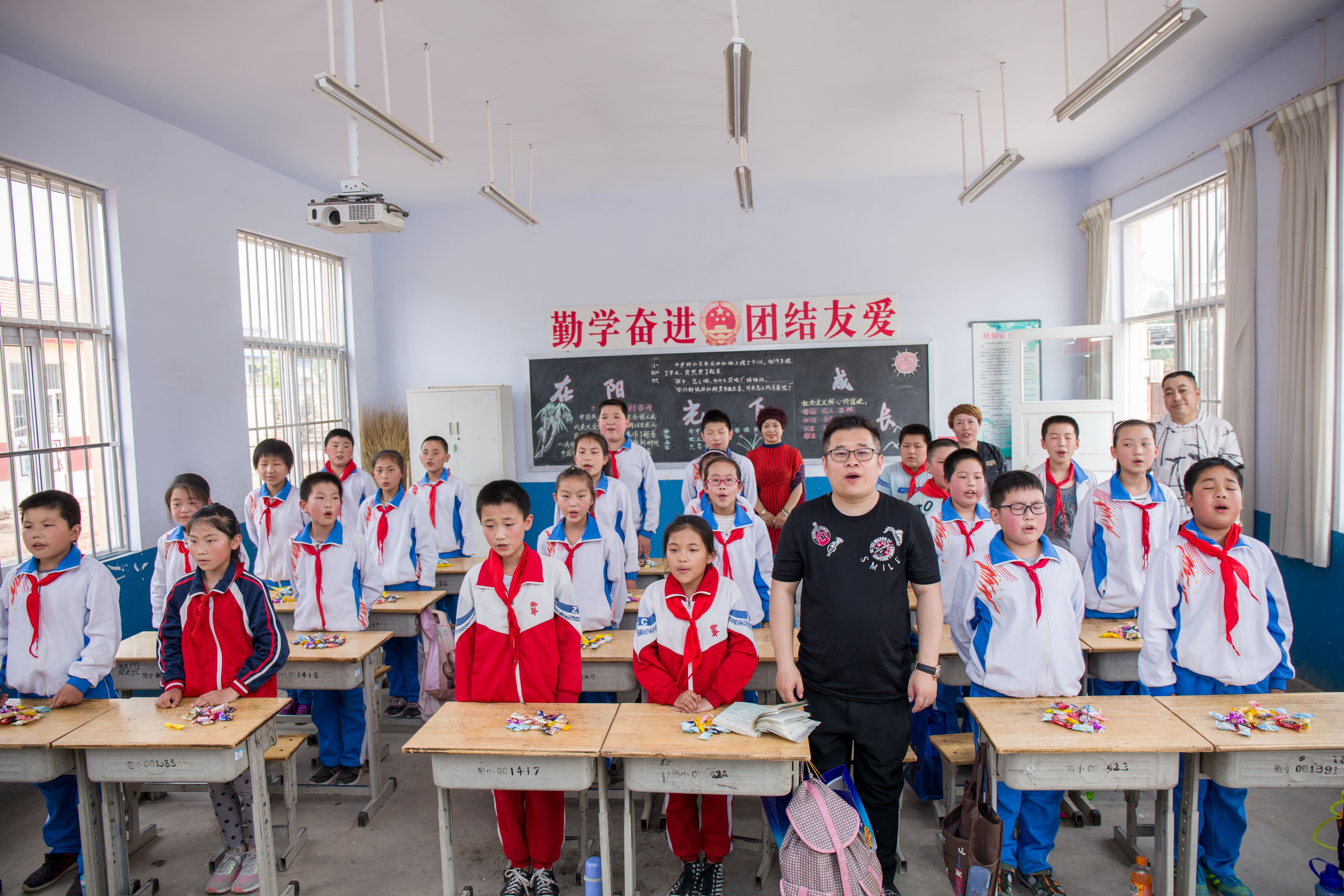 第142所 诸城市贾悦镇范家官庄乐动网鹿永波小学